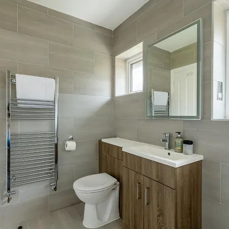 Lovely 2br In Peaceful Hampstead, Nw