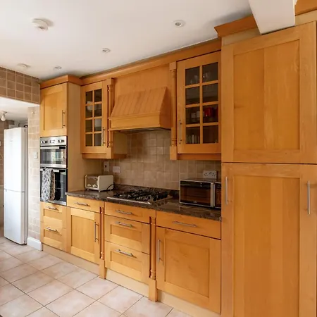 Lovely 2br In Peaceful Hampstead, Nw London