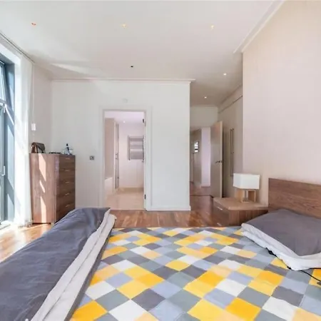 Luxury Penthouse 2 Bedrooms Flat In Canary Wharf London