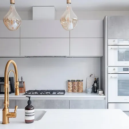 Luxury Fulham Townhouse With Cinema Apartment *