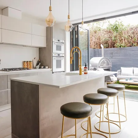 Luxury Fulham Townhouse With Cinema Apartment