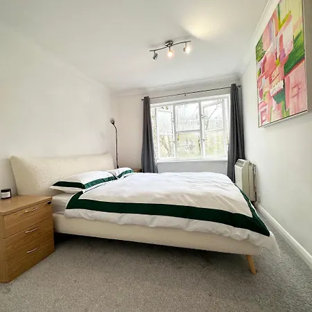 Spacious Quiet Stylish Entire Flat London