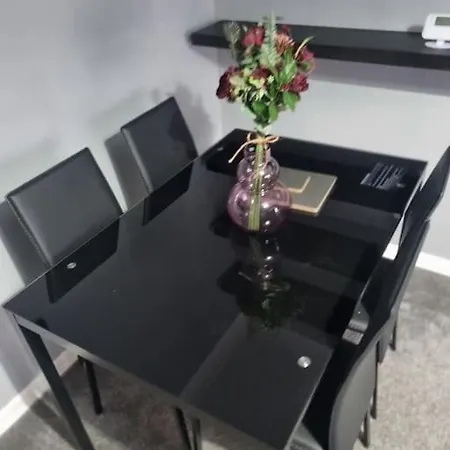 Comfy 1st Floor Flat, Sleeps 4
