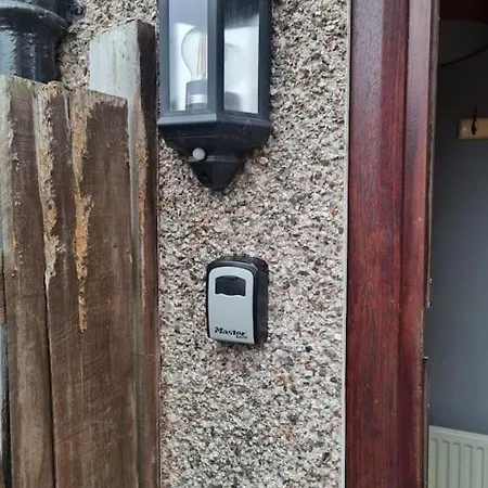 Apartment Comfy 1st Floor Flat, Sleeps 4 *