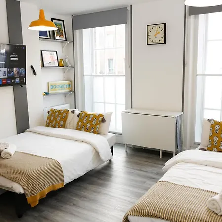 Luxury In Camden Town Near Shops, Cafes, Bars & Metro With Shared Bathrooms London