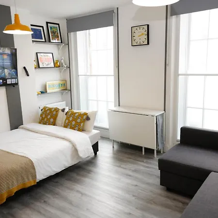 Luxury In Camden Town Near Shops, Cafes, Bars & Metro With Shared Bathrooms London