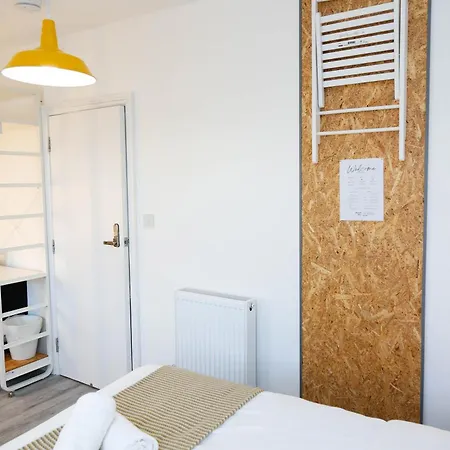 Luxury In Camden Town Near Shops, Cafes, Bars & Metro With Shared Bathrooms