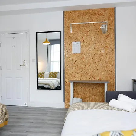 Luxury In Camden Town Near Shops, Cafes, Bars & Metro With Shared Bathrooms London