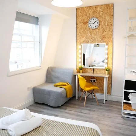 Luxury In Camden Town Near Shops, Cafes, Bars & Metro With Shared Bathrooms