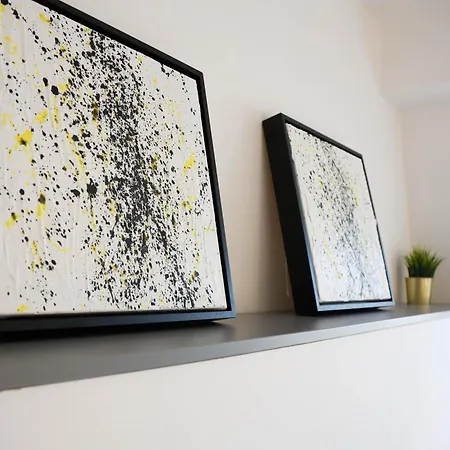 Homestay Luxury In Camden Town Near Shops, Cafes, Bars & Metro With Shared Bathrooms *