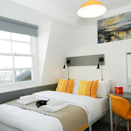 Luxury In Camden Town Near Shops, Cafes, Bars & Metro With Shared Bathrooms * Londen