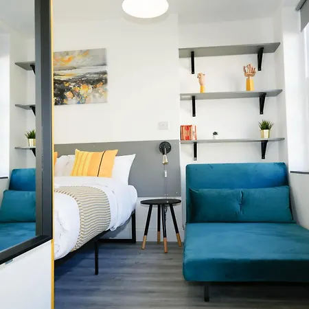 Luxury In Camden Town Near Shops, Cafes, Bars & Metro With Shared Bathrooms Homestay