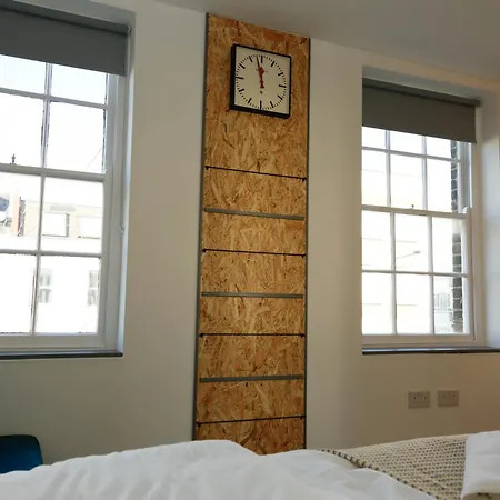 Luxury In Camden Town Near Shops, Cafes, Bars & Metro With Shared Bathrooms Homestay *