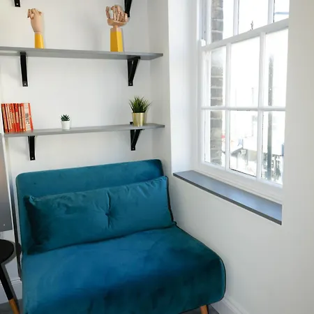 Luxury In Camden Town Near Shops, Cafes, Bars & Metro With Shared Bathrooms London