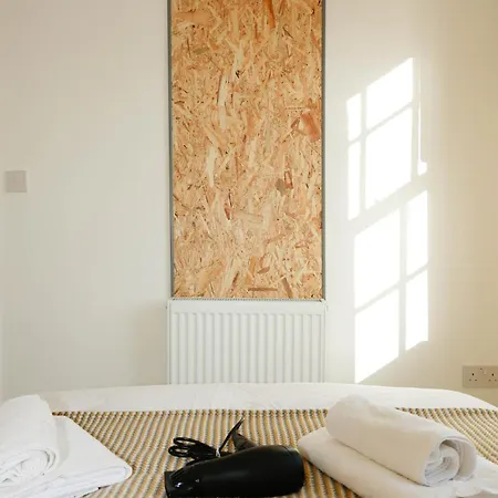 Luxury In Camden Town Near Shops, Cafes, Bars & Metro With Shared Bathrooms Accommodatie bij particulieren Londen