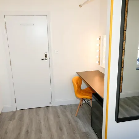 Luxury In Camden Town Near Shops, Cafes, Bars & Metro With Shared Bathrooms Accommodatie bij particulieren