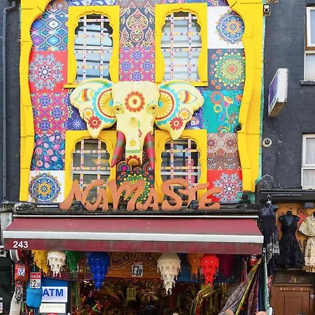 Homestay Luxury In Camden Town Near Shops, Cafes, Bars & Metro With Shared Bathrooms London