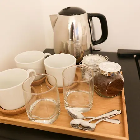 Luxury In Camden Town Near Shops, Cafes, Bars & Metro With Shared Bathrooms Homestay London