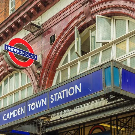 Luxury In Camden Town Near Shops, Cafes, Bars & Metro With Shared Bathrooms Homestay London