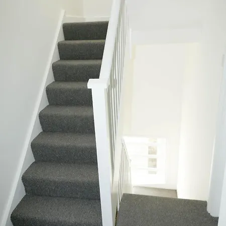Luxury In Camden Town Near Shops, Cafes, Bars & Metro With Shared Bathrooms Homestay *
