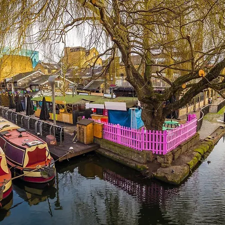 Luxury In Camden Town Near Shops, Cafes, Bars & Metro With Shared Bathrooms