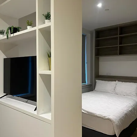 London Heathrow Airport Voyager House Terminal 12345 - Ev Electric And Parking Available! * Hillingdon