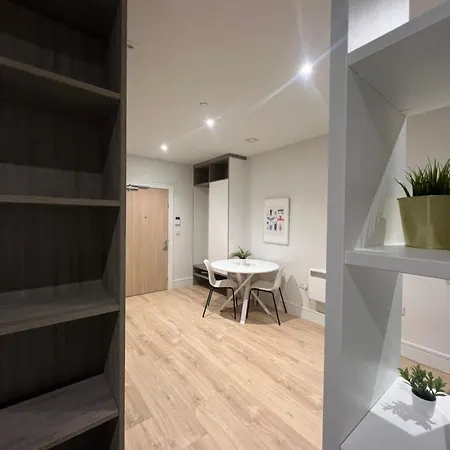 Apartament London Heathrow Airport Voyager House Terminal 12345 - Ev Electric And Parking Available!