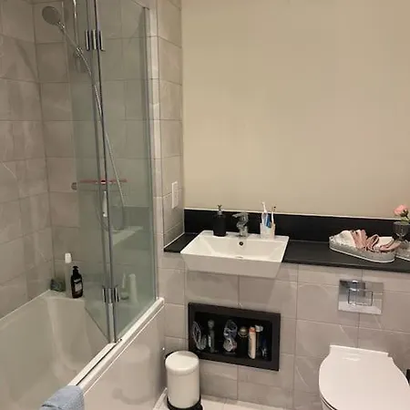 Lovely 1 Bed Flat With 1 Min Walk To Metro Station Apartment Hendon