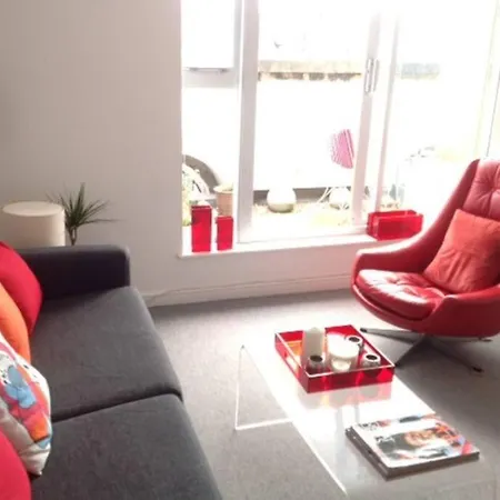 Zone 1! 2 Bed Duplex Apartment!