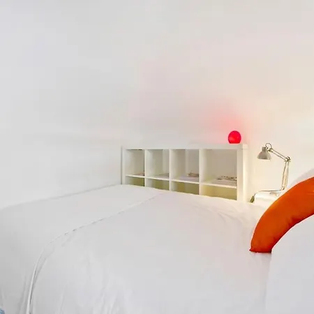 Zone 1! 2 Bed Duplex Apartment!