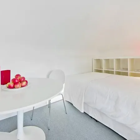 Zone 1! 2 Bed Duplex Apartment!
