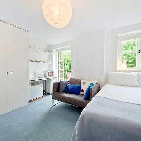 Zone 1! 2 Bed Duplex Apartment!
