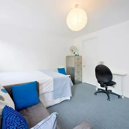 Zone 1! 2 Bed Duplex Apartment! *