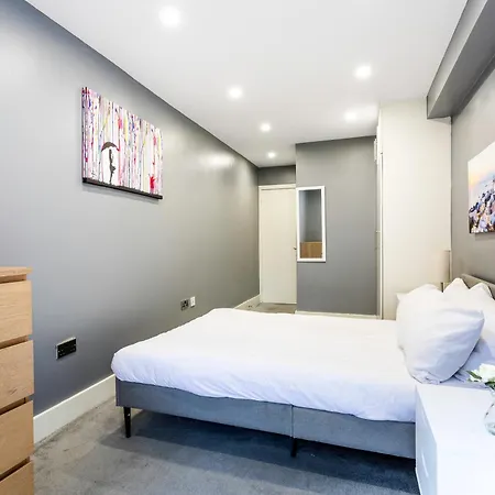 Spacious Clapham Junction *