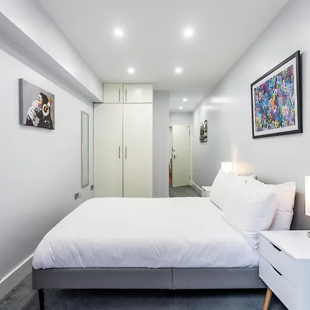 Bright Clapham Apartment *