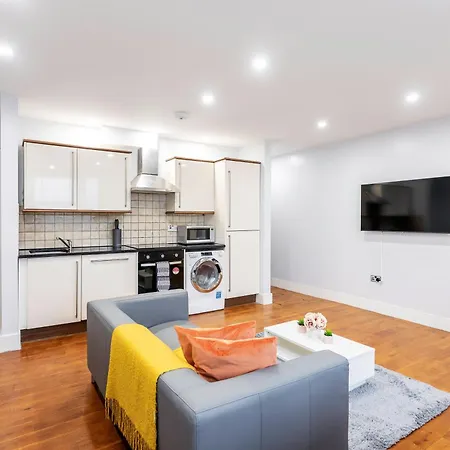 Bright Clapham Apartment *
