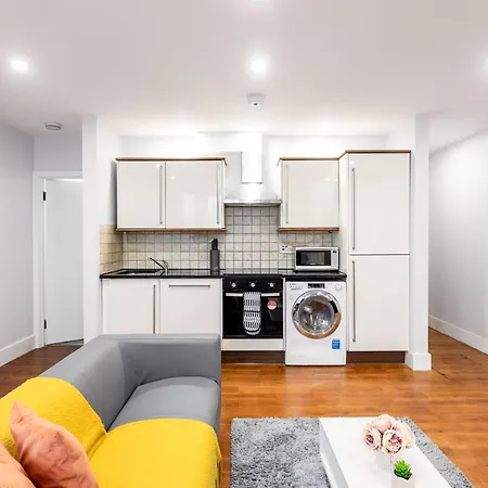 Bright Clapham Apartment