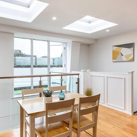 St Johns Hill Penthouse *
