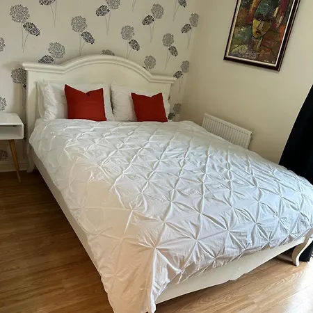 Apartament Away From