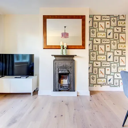 Charming Pitshanger Apartment *