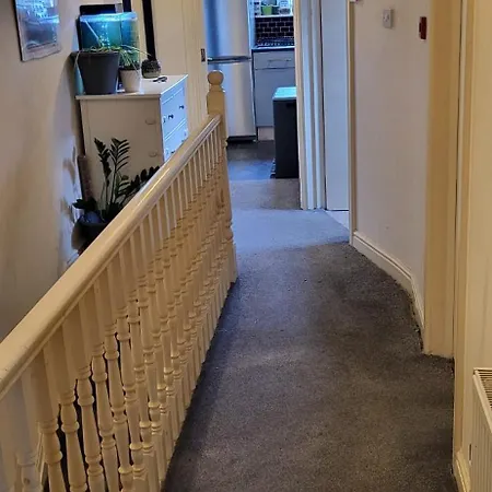 1 Bedroom Flat 27 Mins To Victoria *