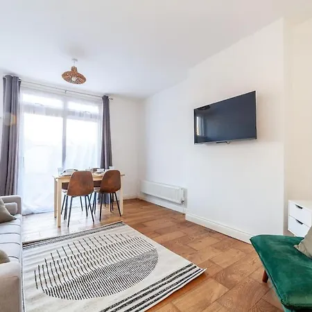 Apartment Sleek & Modern 2 Bd In - Sleeps 7 - Parking *