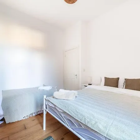 Sleek & Modern 2 Bd In - Sleeps 7 - Parking Apartment *