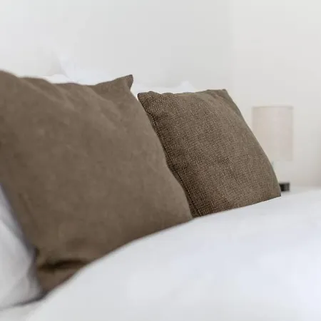 Apartment Sleek & Modern 2 Bd In - Sleeps 7 - Parking London