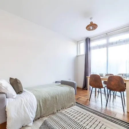 Apartment Sleek & Modern 2 Bd In - Sleeps 7 - Parking