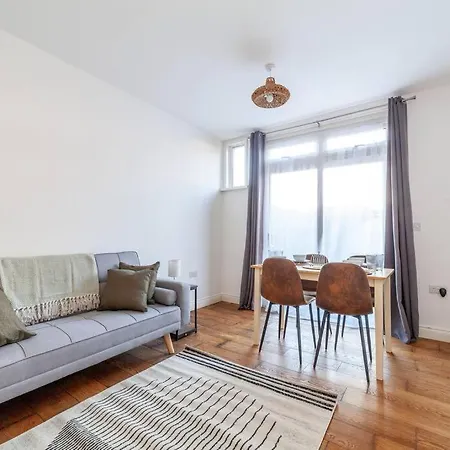 Sleek & Modern 2 Bd In - Sleeps 7 - Parking *
