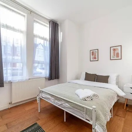Sleek & Modern 2 Bd In - Sleeps 7 - Parking Apartment *
