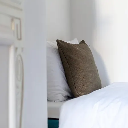 Apartment Sleek & Modern 2 Bd In - Sleeps 7 - Parking London