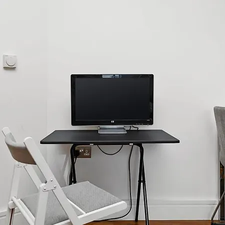 Modern Serviced 3-bedroom Flat In East Apartment London