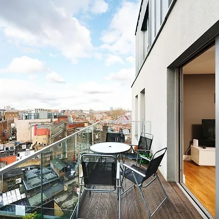 Apartment Modern Serviced 3-bedroom Flat In East *